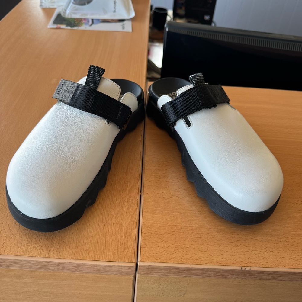 Sorel Viibe Clogs - Picture 4 of 7